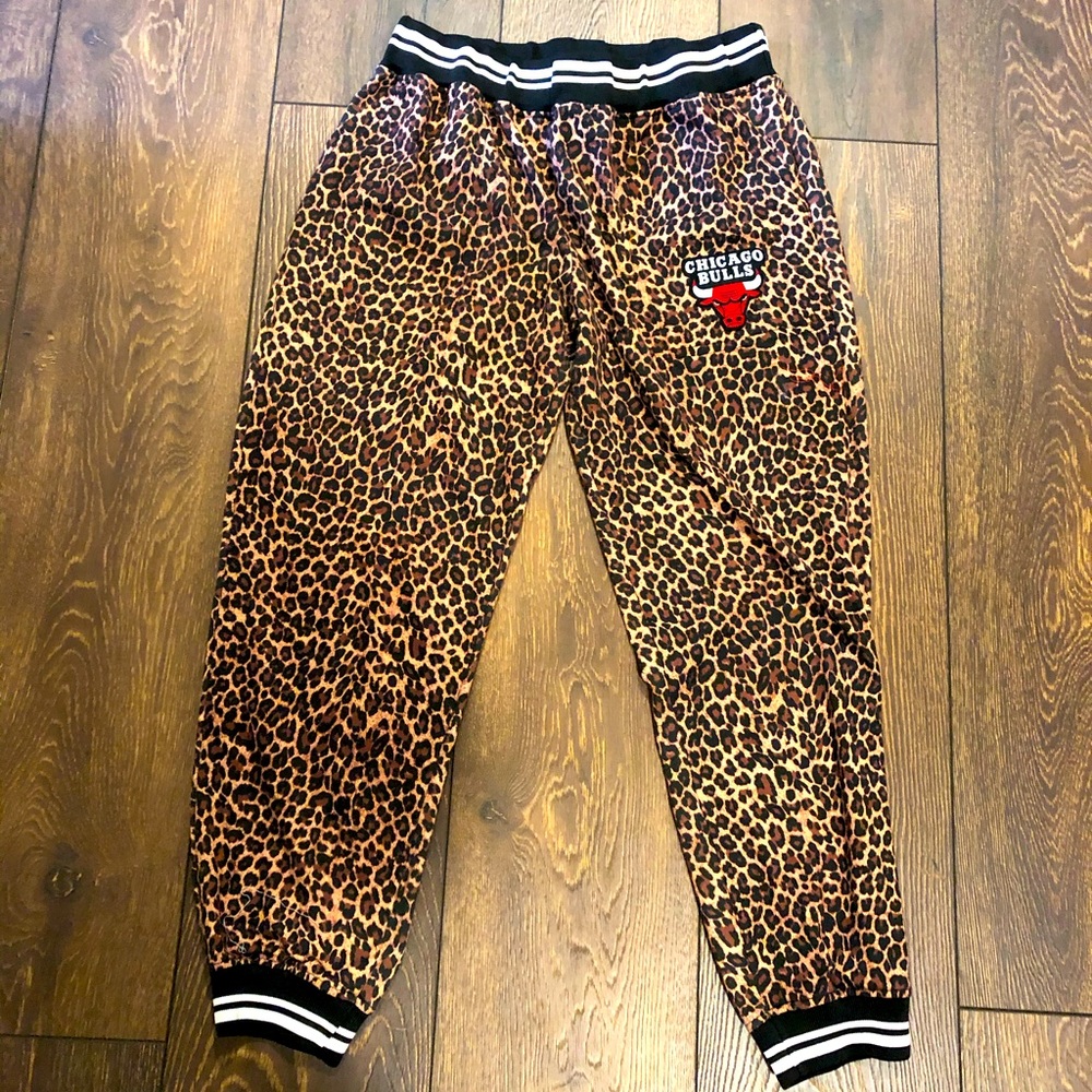 NBA Chicago Bulls jogger style capris